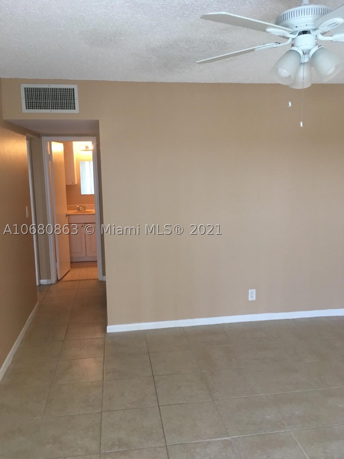 LAKES OF INVERRARY CONDO - Residential