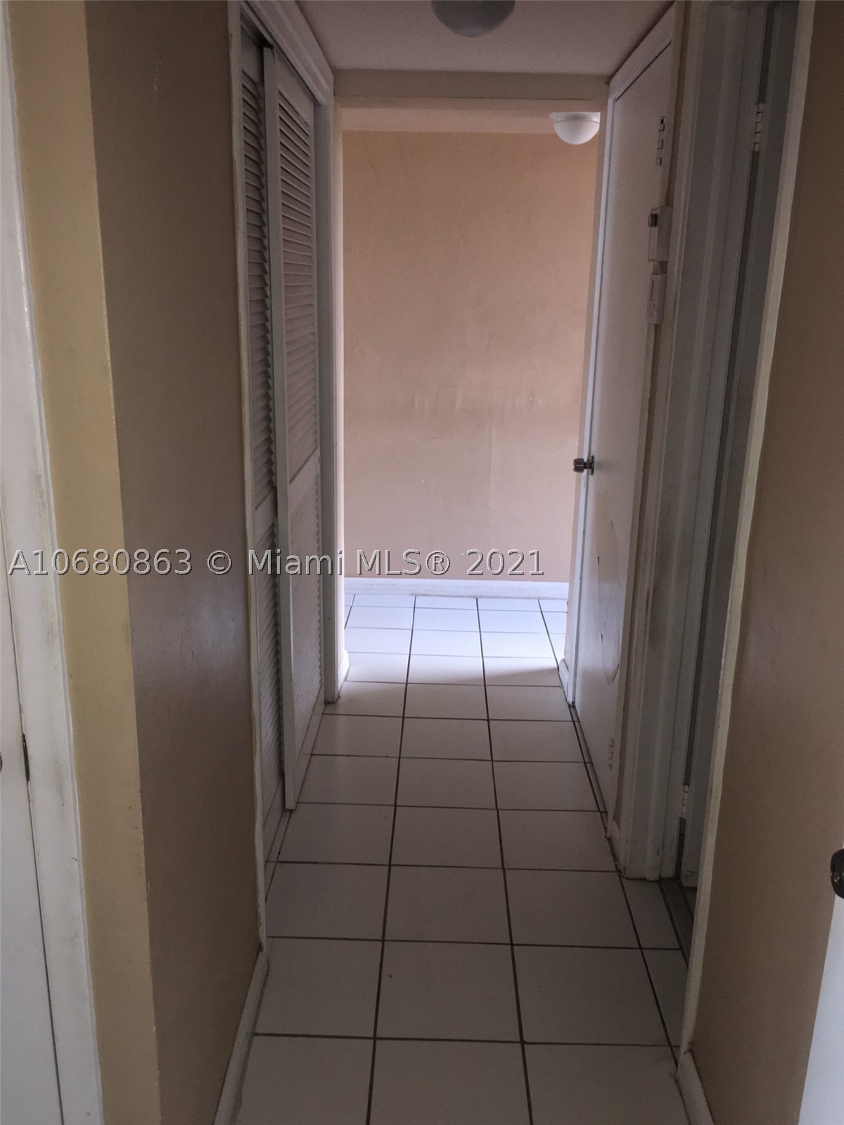 LAKES OF INVERRARY CONDO - Residential