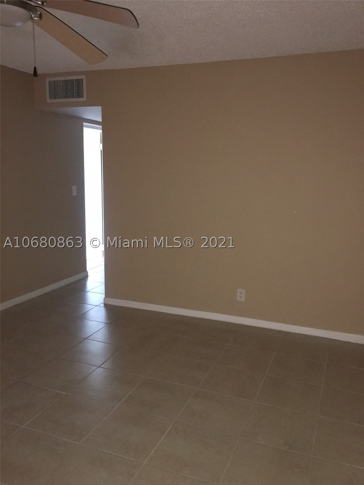 LAKES OF INVERRARY CONDO - Residential