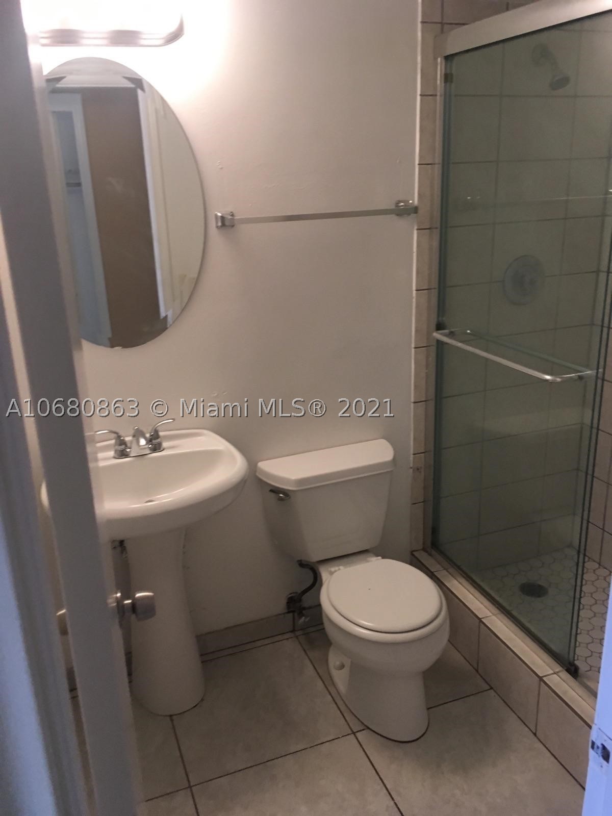 LAKES OF INVERRARY CONDO - Residential