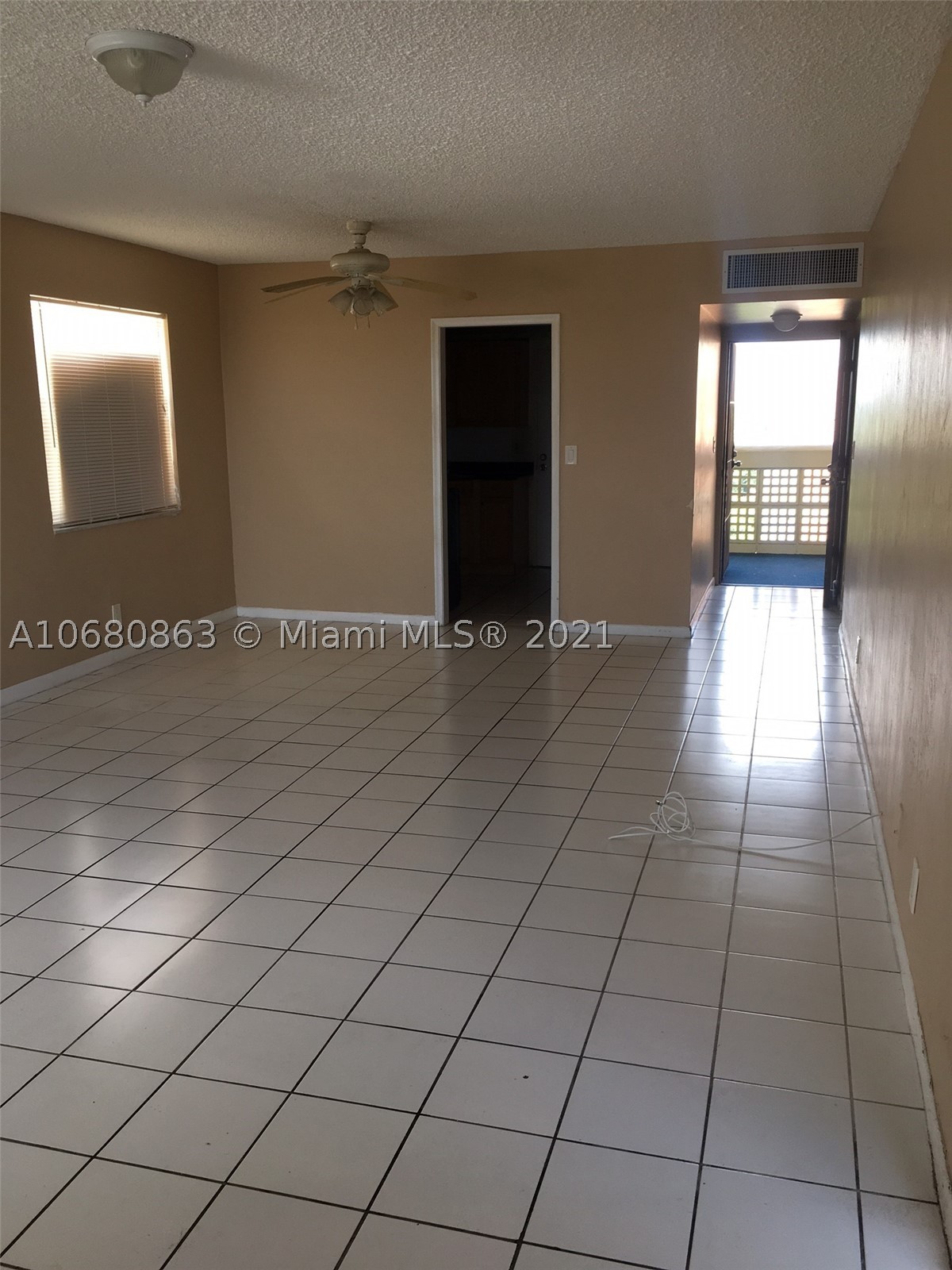 LAKES OF INVERRARY CONDO - Residential