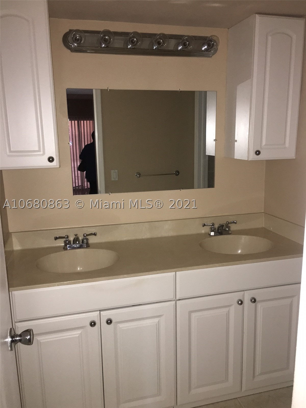 LAKES OF INVERRARY CONDO - Residential