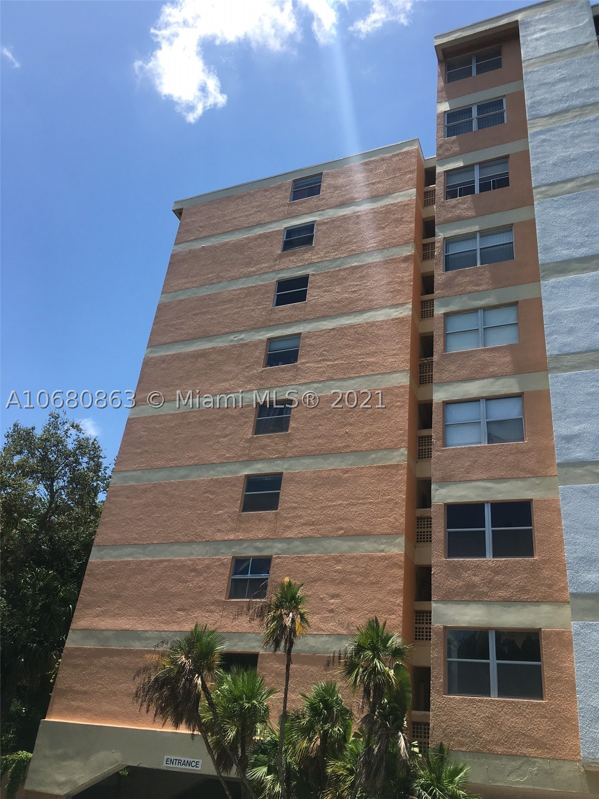 BEAUTIFULLY REMODELED CONDO! GREAT INVESTMENT OPPORTUNITY OR PRIMARY HOUSEHOLD! NO SHORT SALE OR REO!! no AGE RESTRICTIONS!! LOW HOA FEES! MANY COMMUNITY AMENITIES. . To show property click on show assist. Seller to choose closing agent buyer to pay for owners policy. Please see additional important owner's remarks!