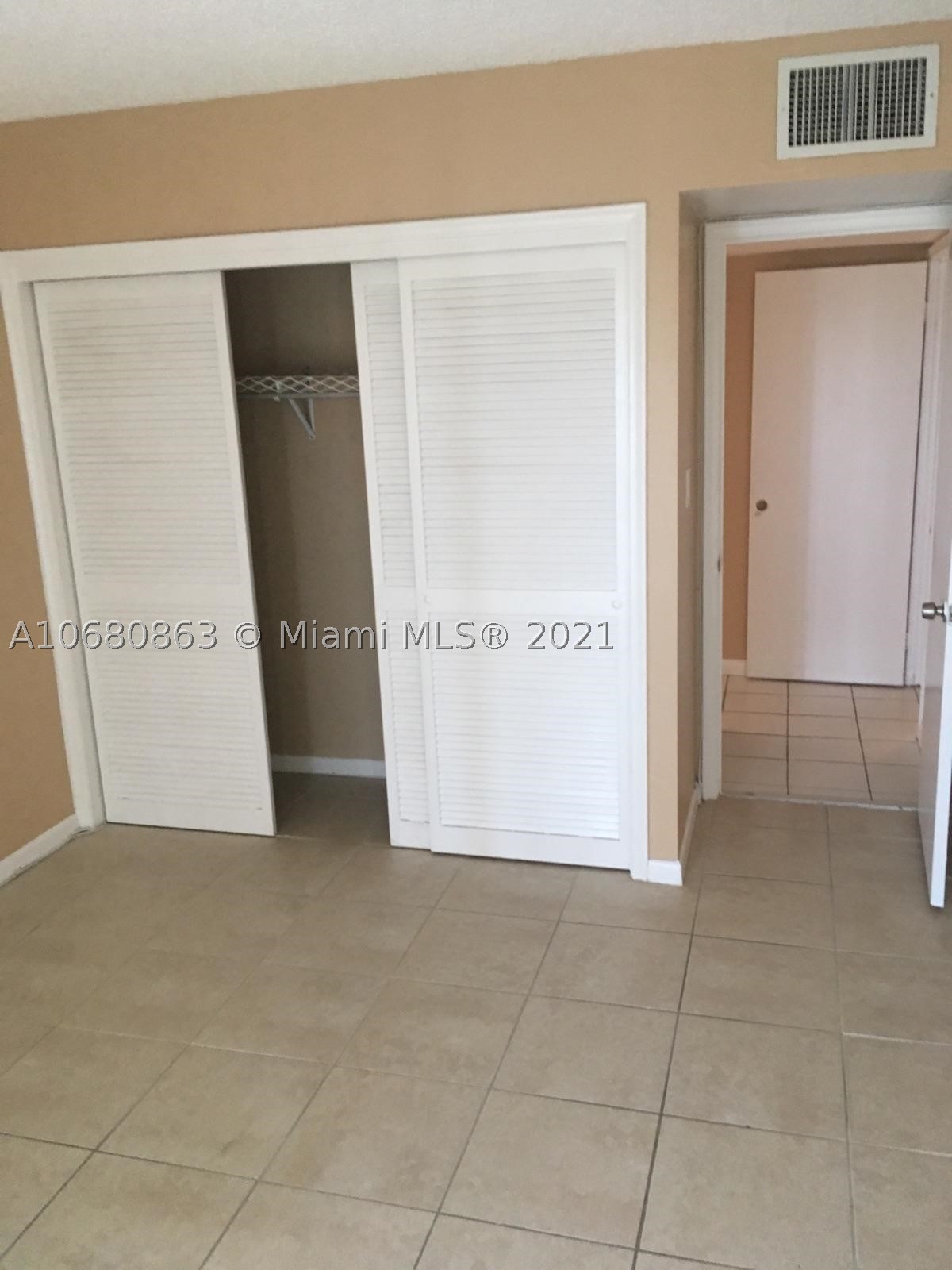 LAKES OF INVERRARY CONDO - Residential