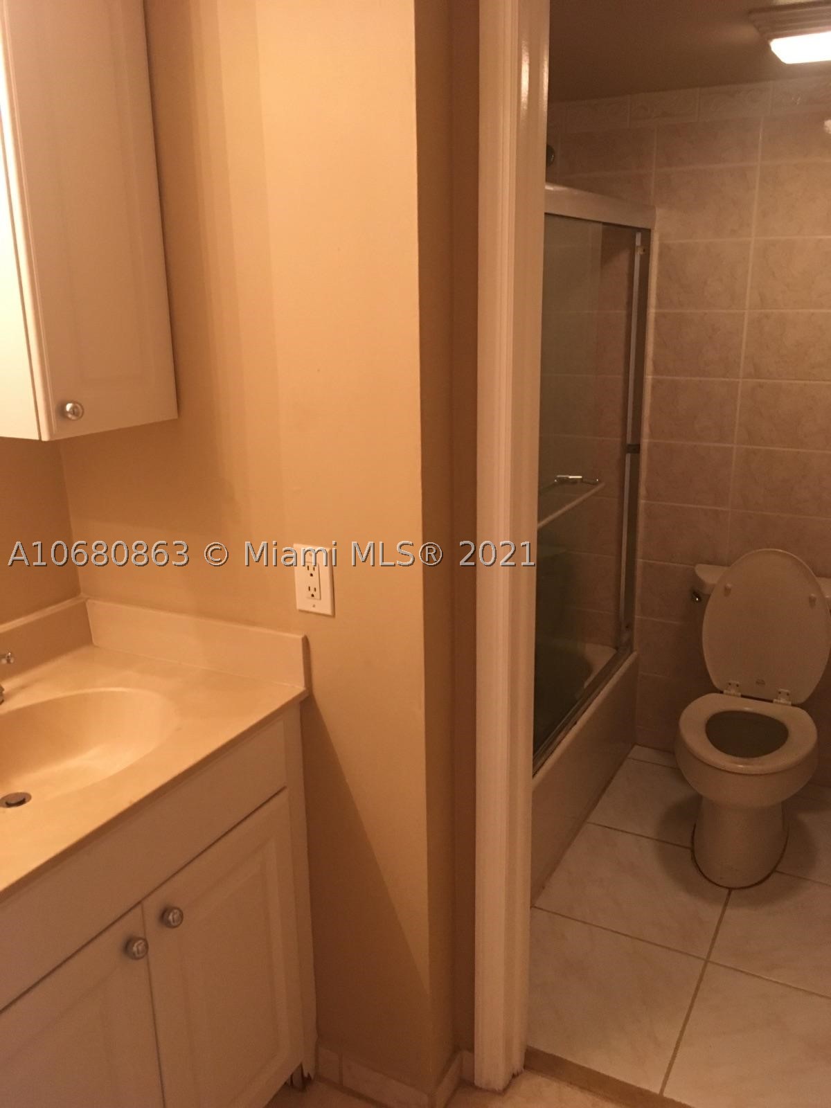LAKES OF INVERRARY CONDO - Residential