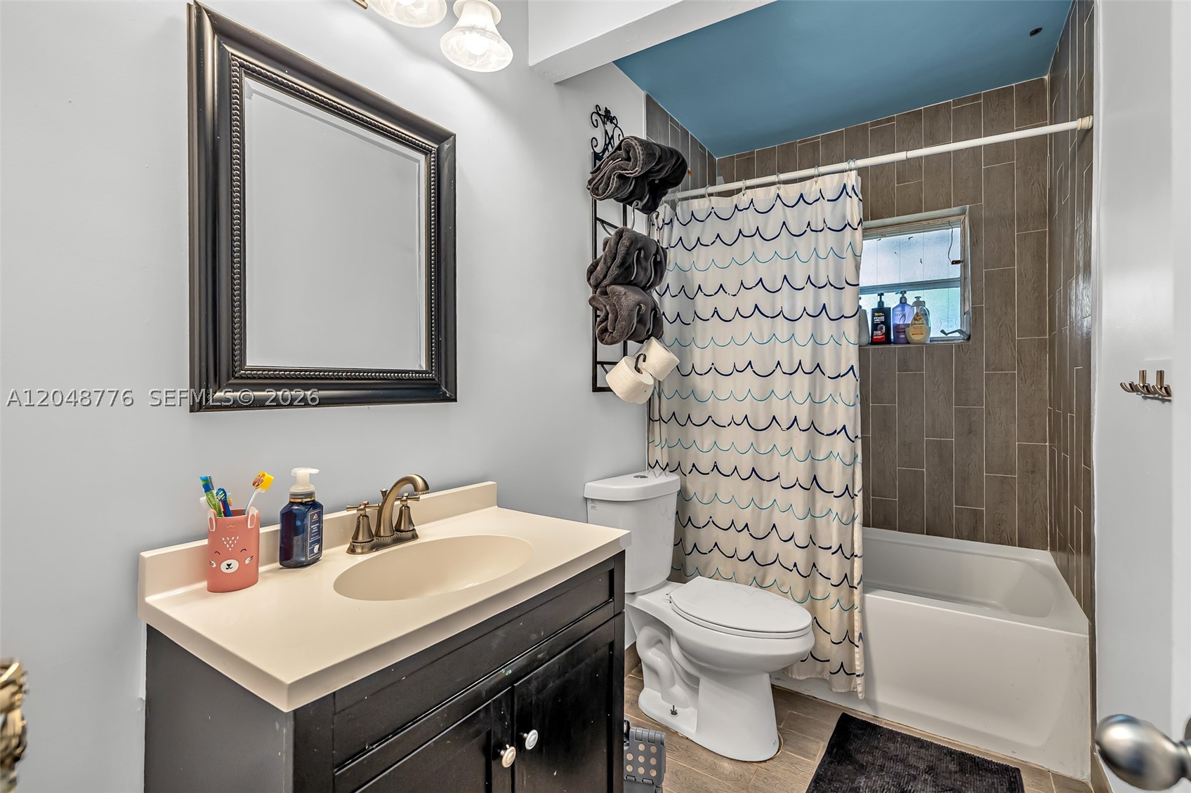 OAKLAND HILLS 1ST SEC - Residential