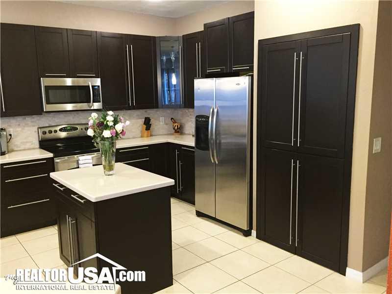 LAGUNA ISLES - Residential
