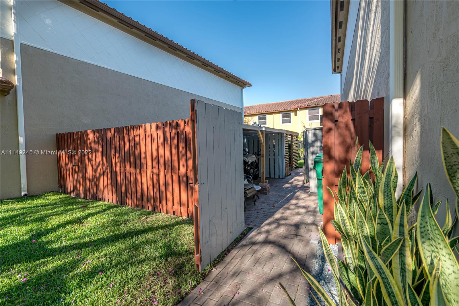 ESCADA - Residential