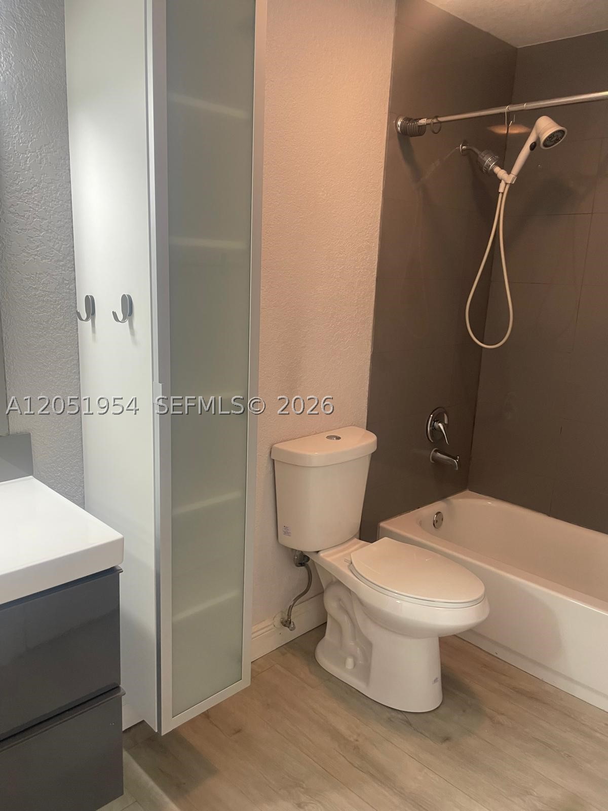 SAVANNAH AT RIVERSIDE CON - Residential Lease