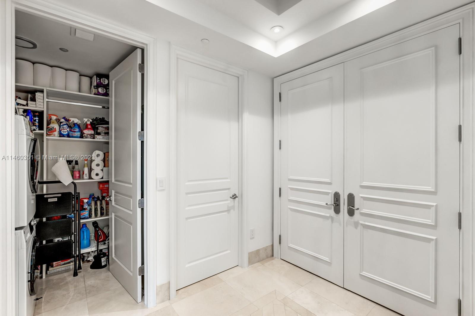 CONTINUUM ON SOUTH BEACH - Residential