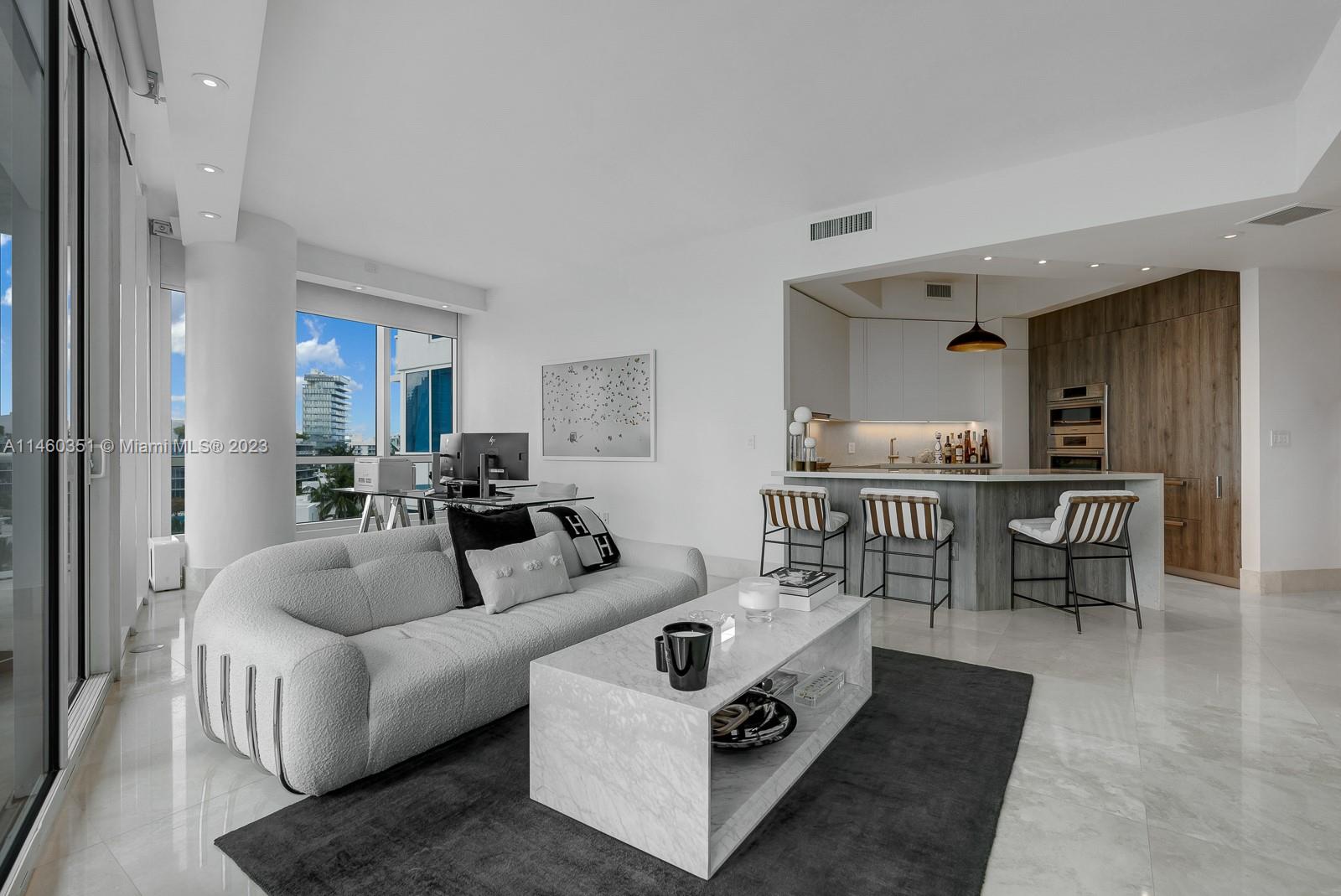 CONTINUUM ON SOUTH BEACH - Residential