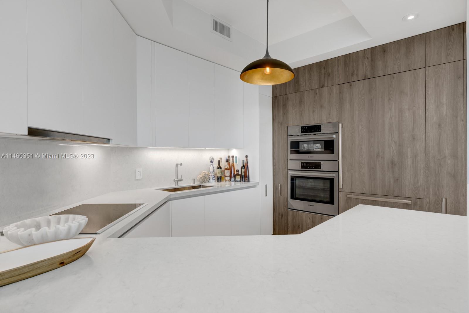 CONTINUUM ON SOUTH BEACH - Residential