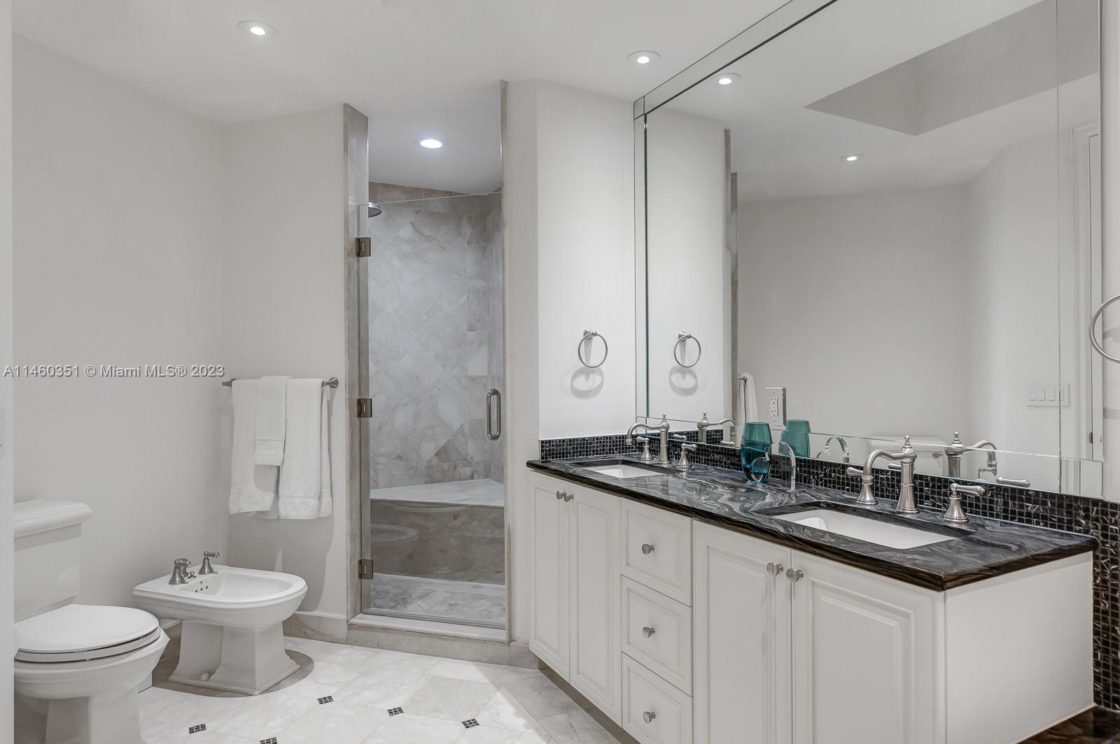 CONTINUUM ON SOUTH BEACH - Residential