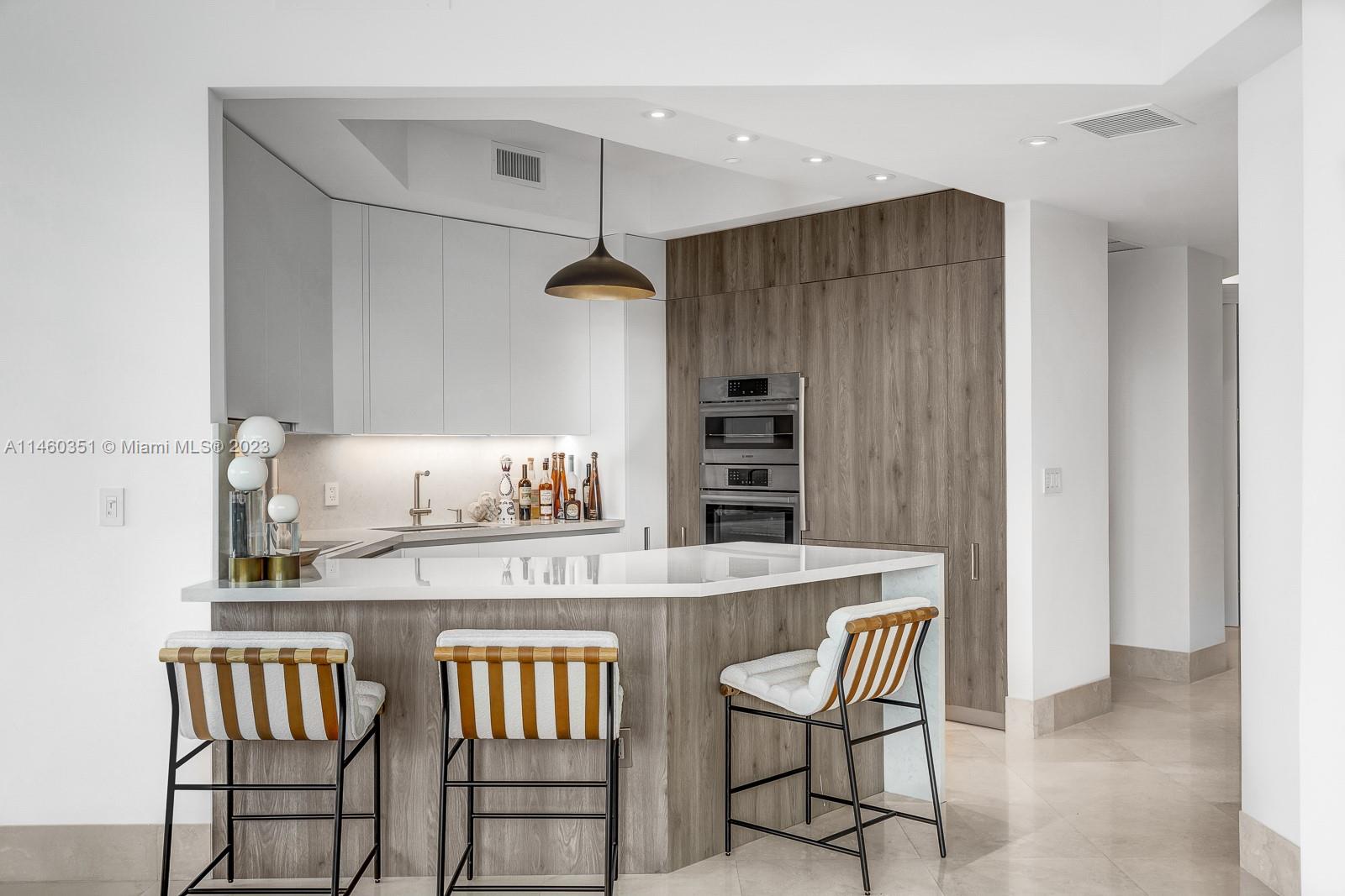 CONTINUUM ON SOUTH BEACH - Residential