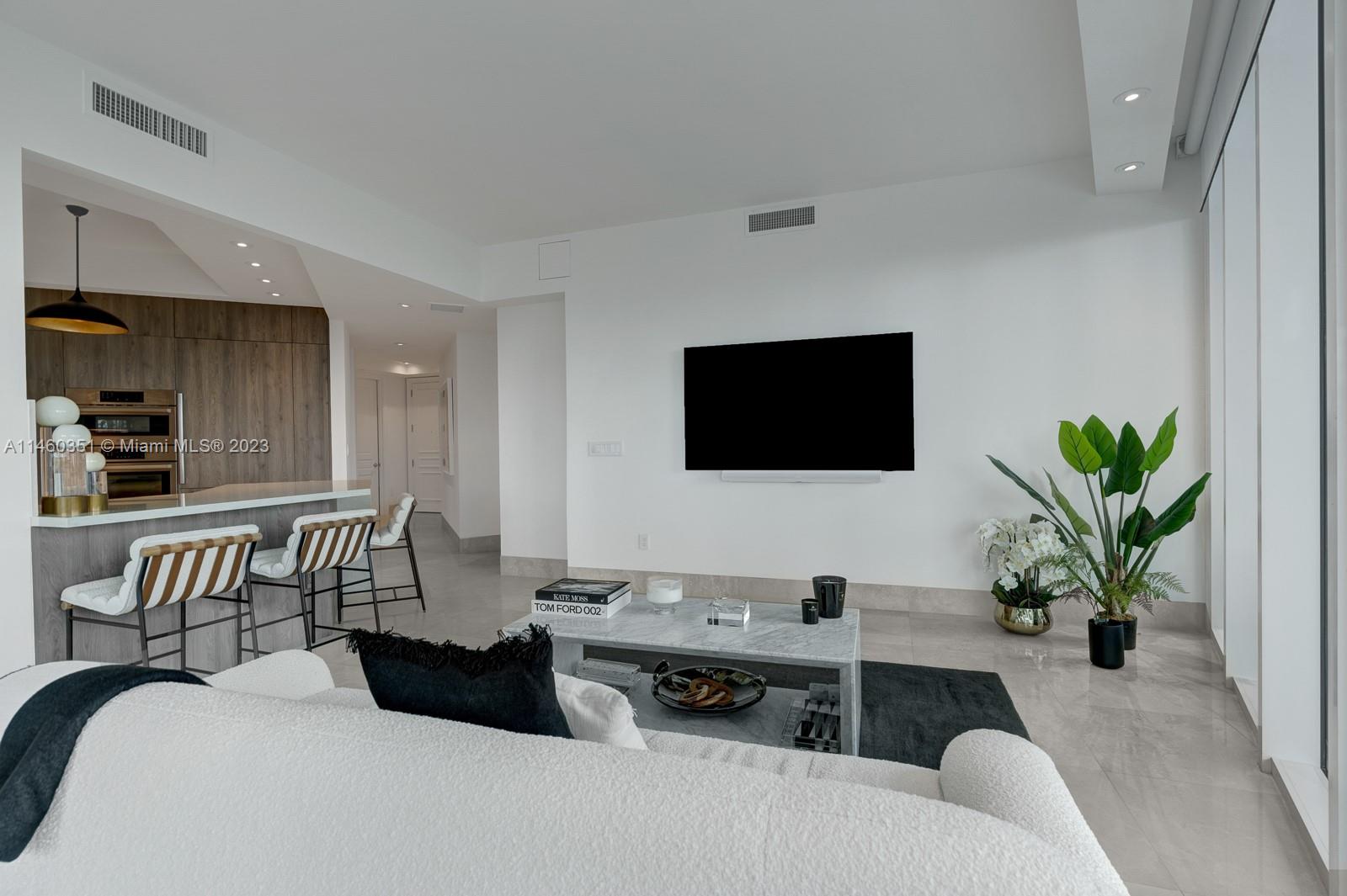 CONTINUUM ON SOUTH BEACH - Residential