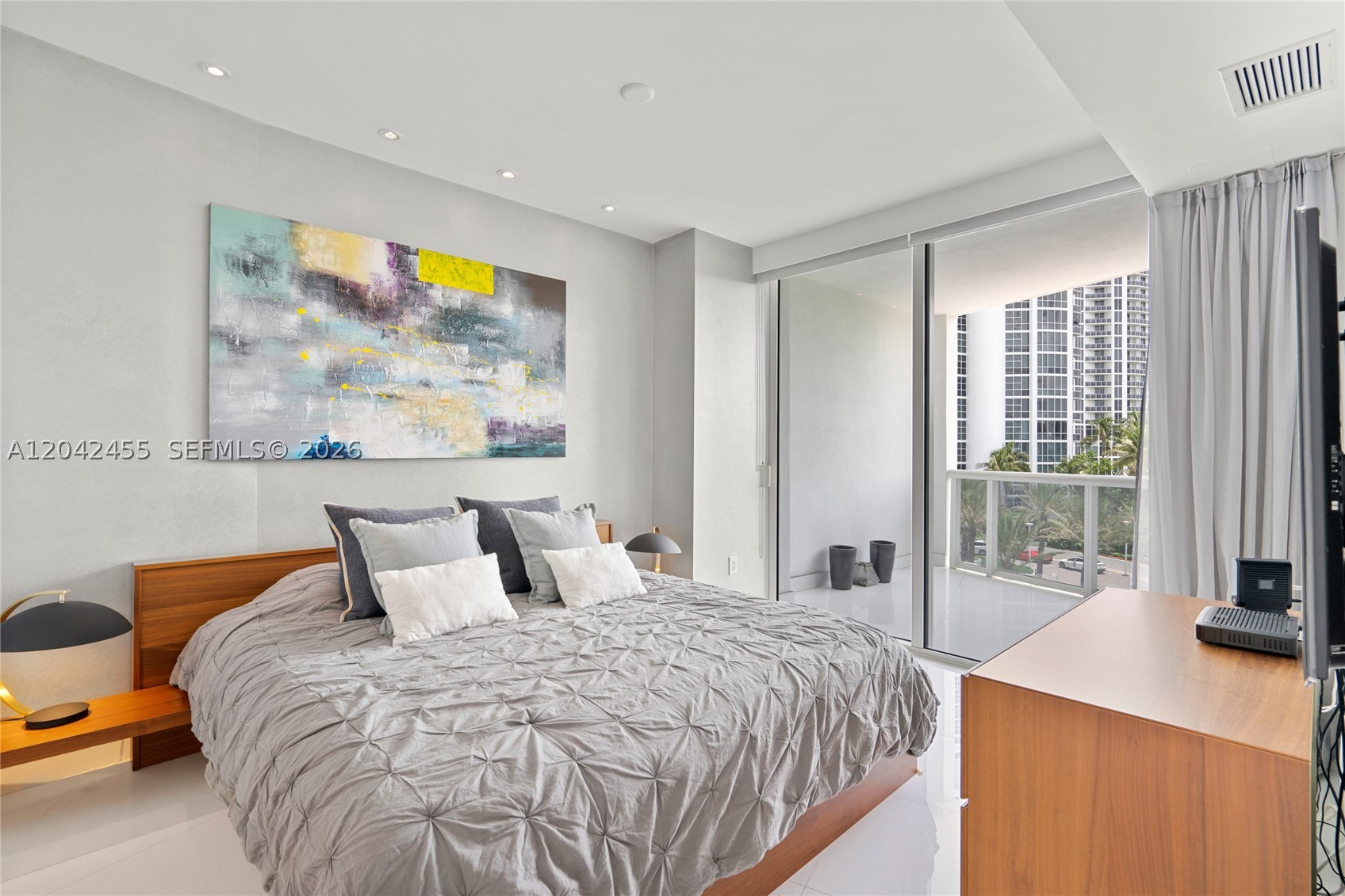 TRUMP ROYALE CONDO - Residential
