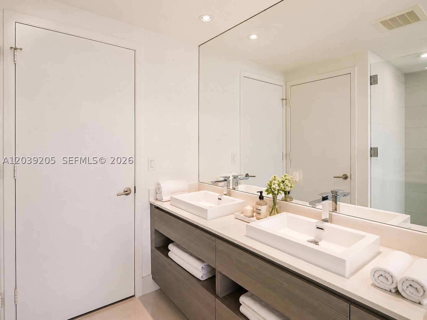 ICON BAY CONDO - Residential