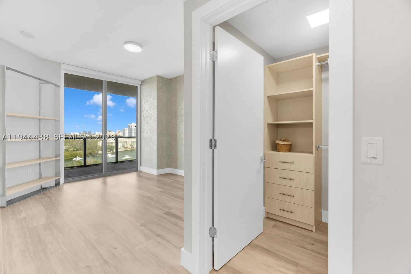 MARINA PALMS RESIDENCES - Residential