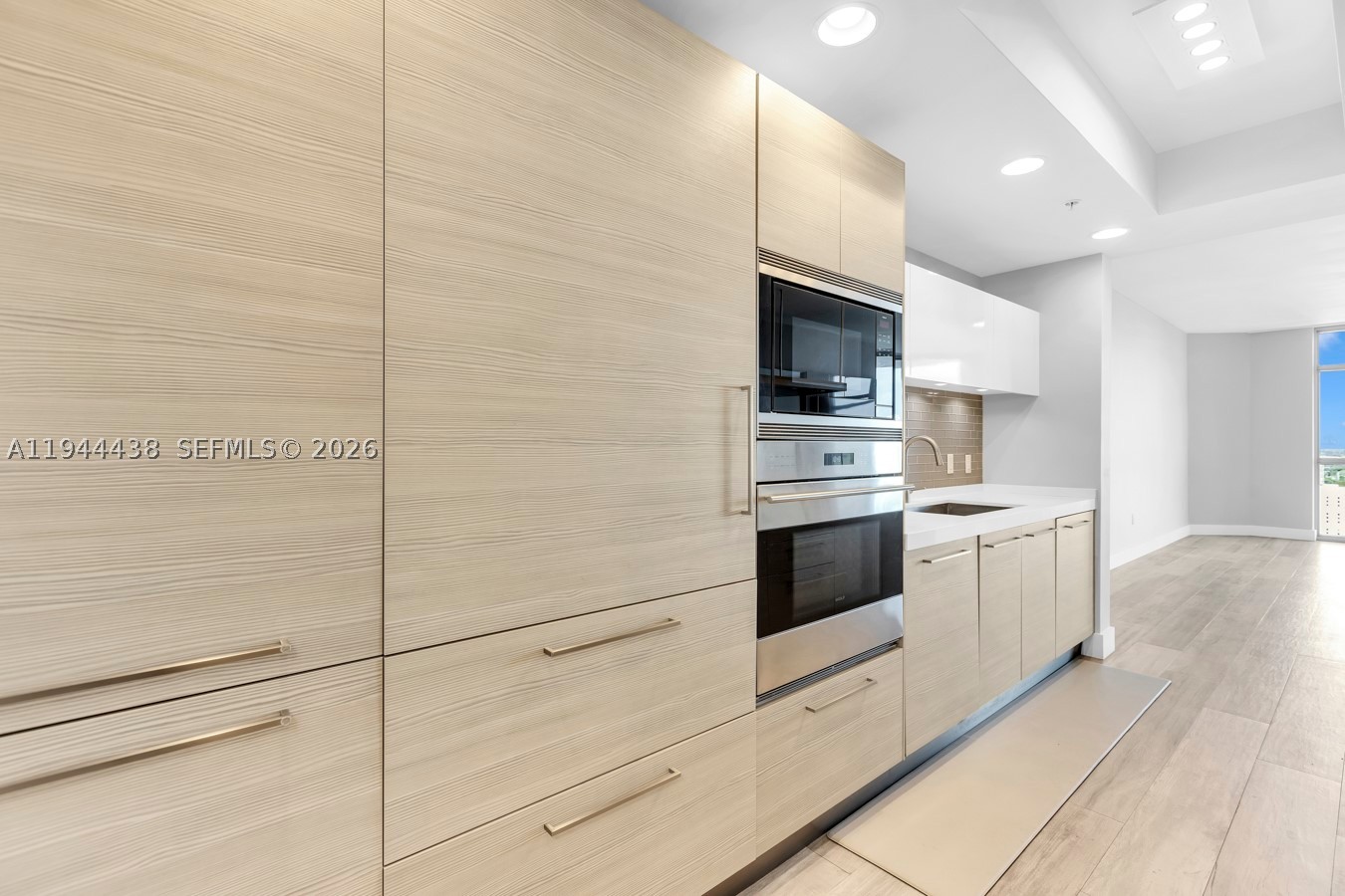 MARINA PALMS RESIDENCES - Residential