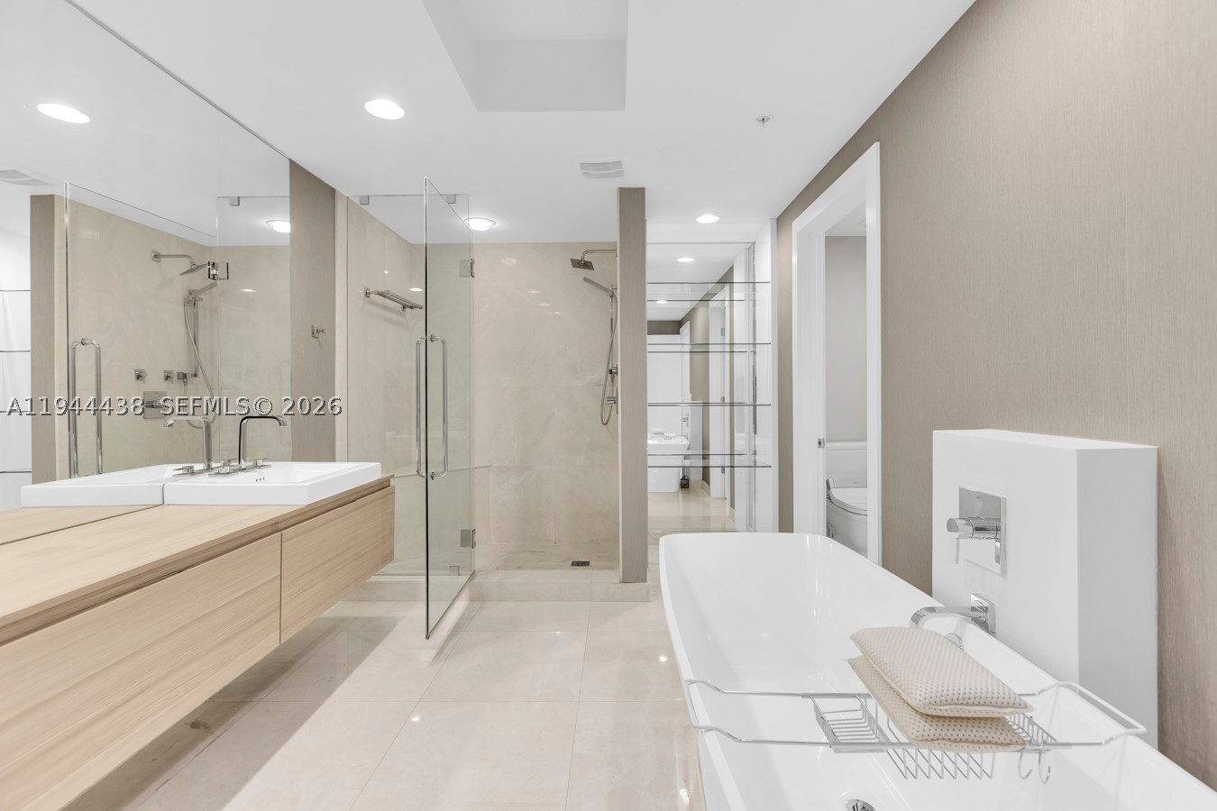 MARINA PALMS RESIDENCES - Residential