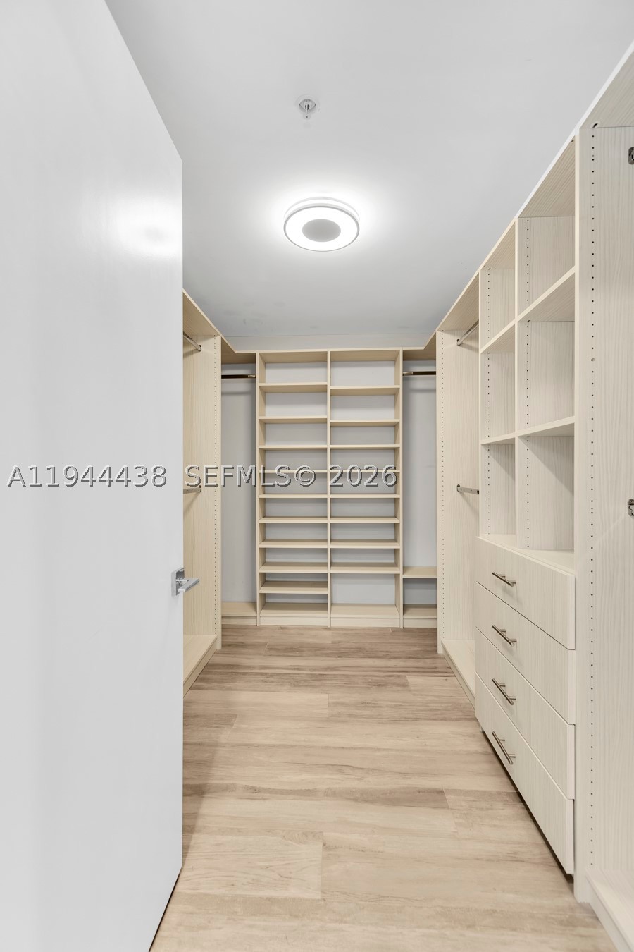 MARINA PALMS RESIDENCES - Residential