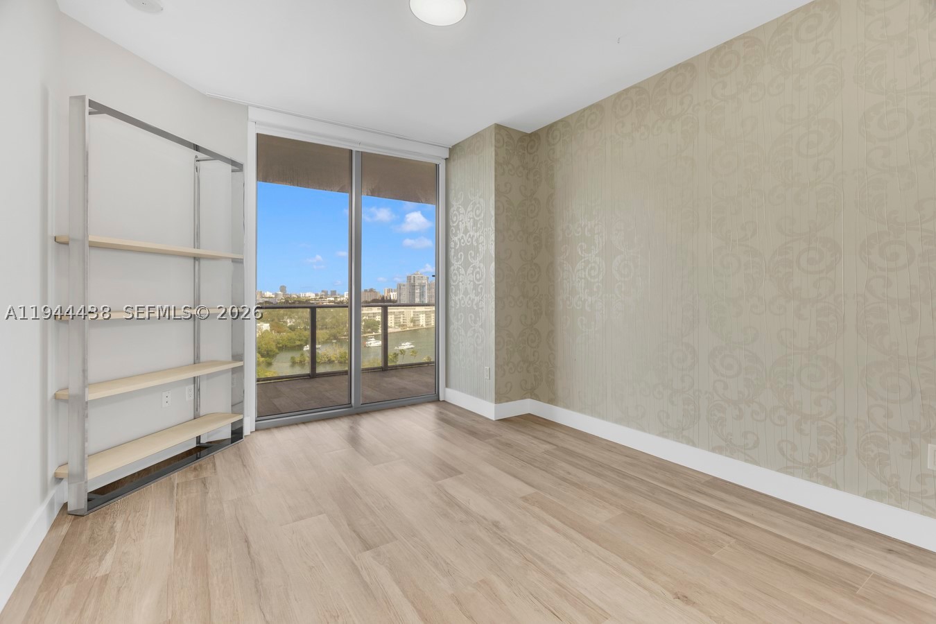 MARINA PALMS RESIDENCES - Residential