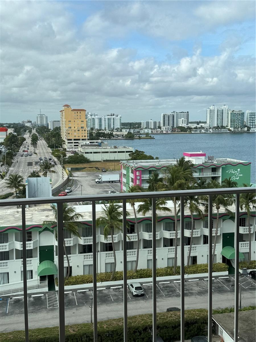 Beautiful large studio in North Bay Village. Panoramic views. Enjoy building amenities including pool with water view, gym, clubroom, 24 hrs security. Minutes from the beaches. Easy to show.