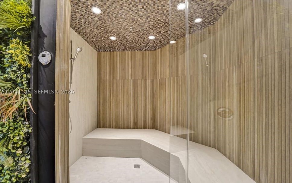 THE ALEXANDER CONDO - Residential
