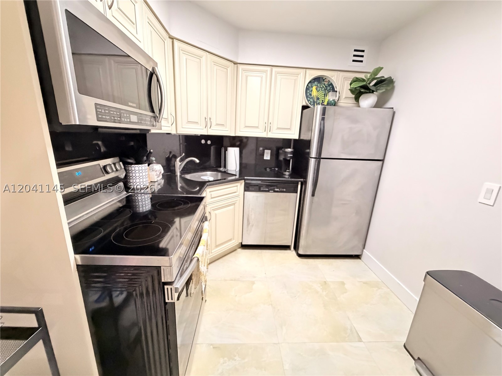 THE ALEXANDER CONDO - Residential