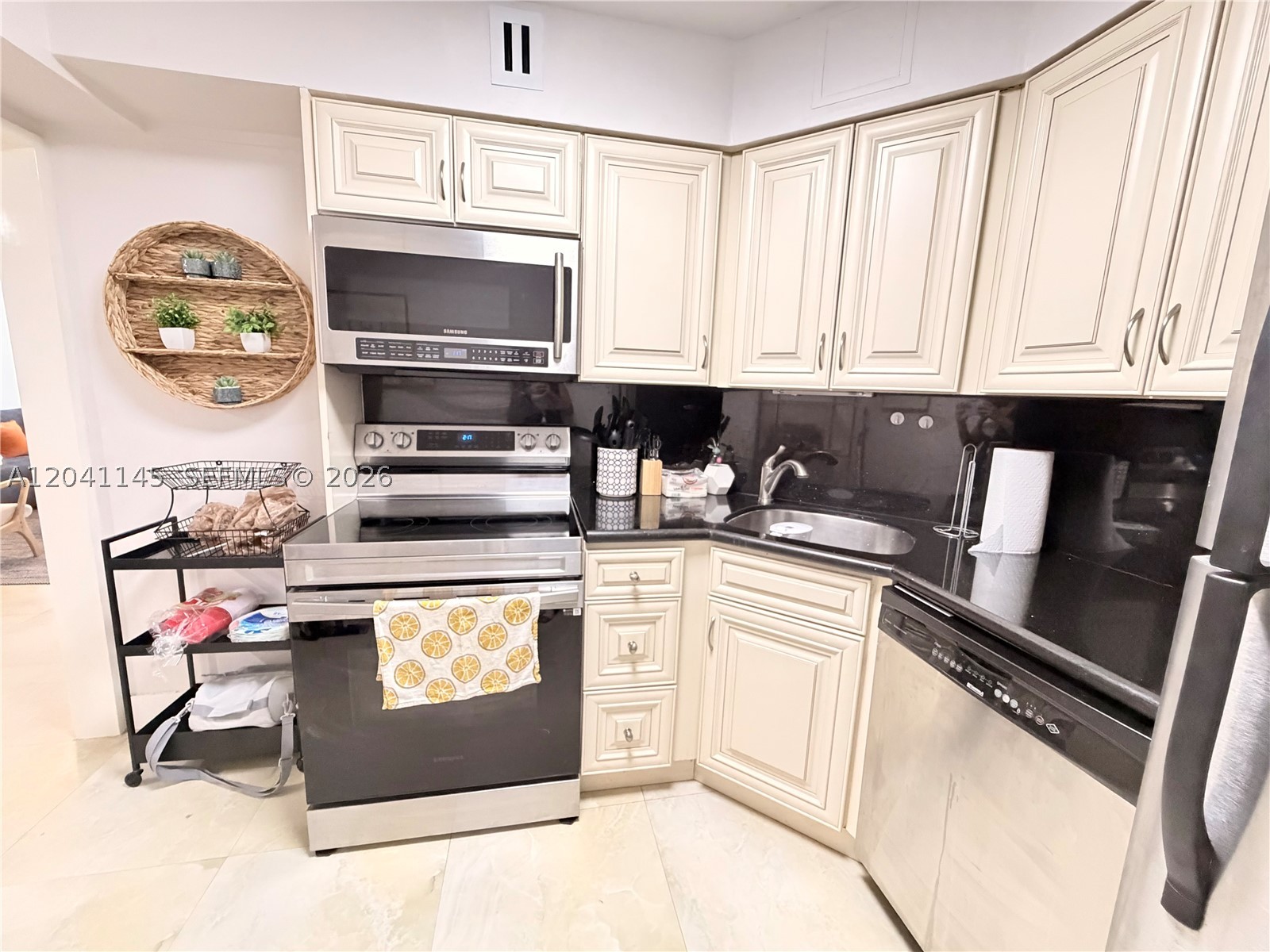 THE ALEXANDER CONDO - Residential