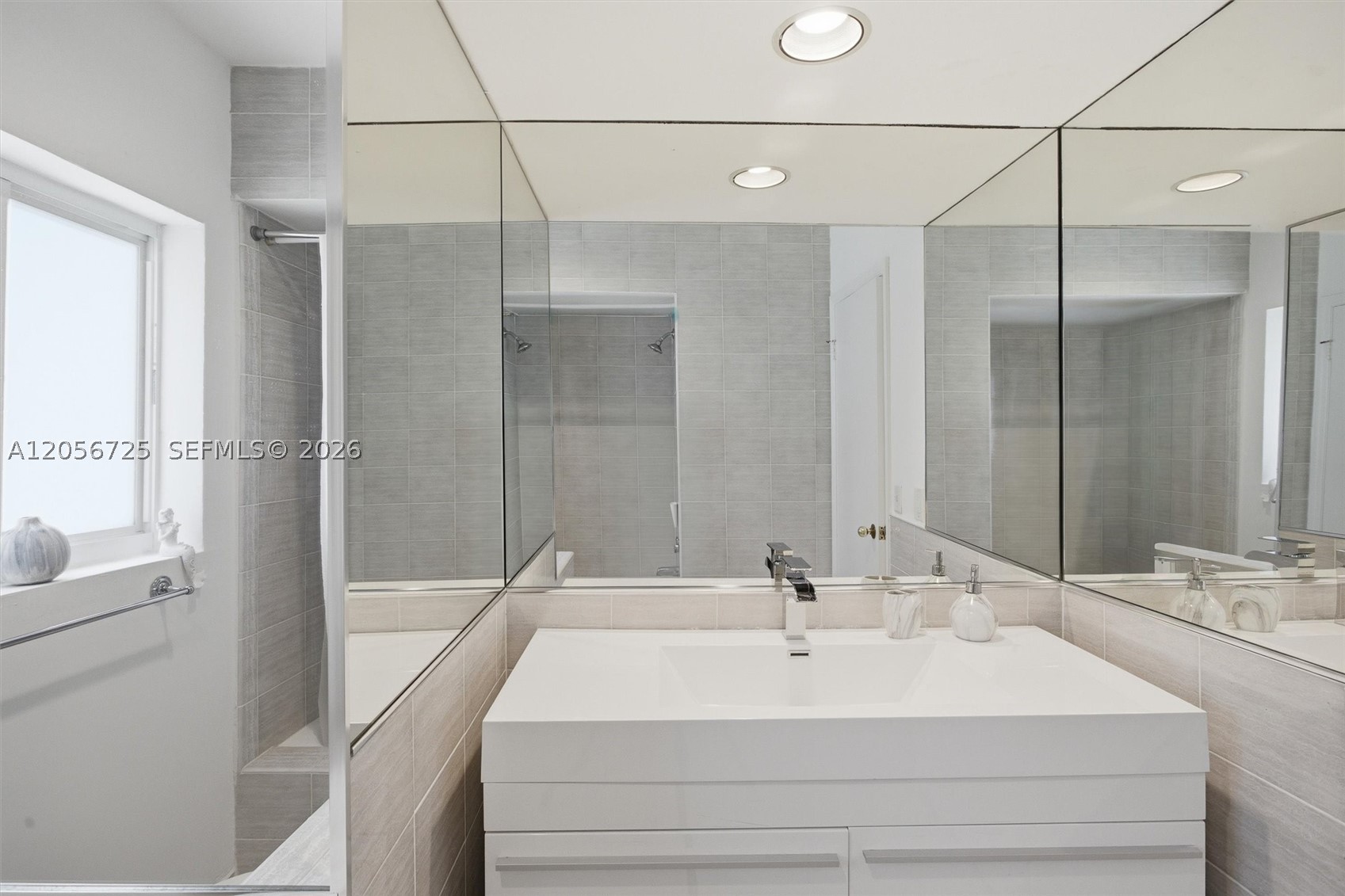 CORAL GABLES BISC BAY SEC - Residential