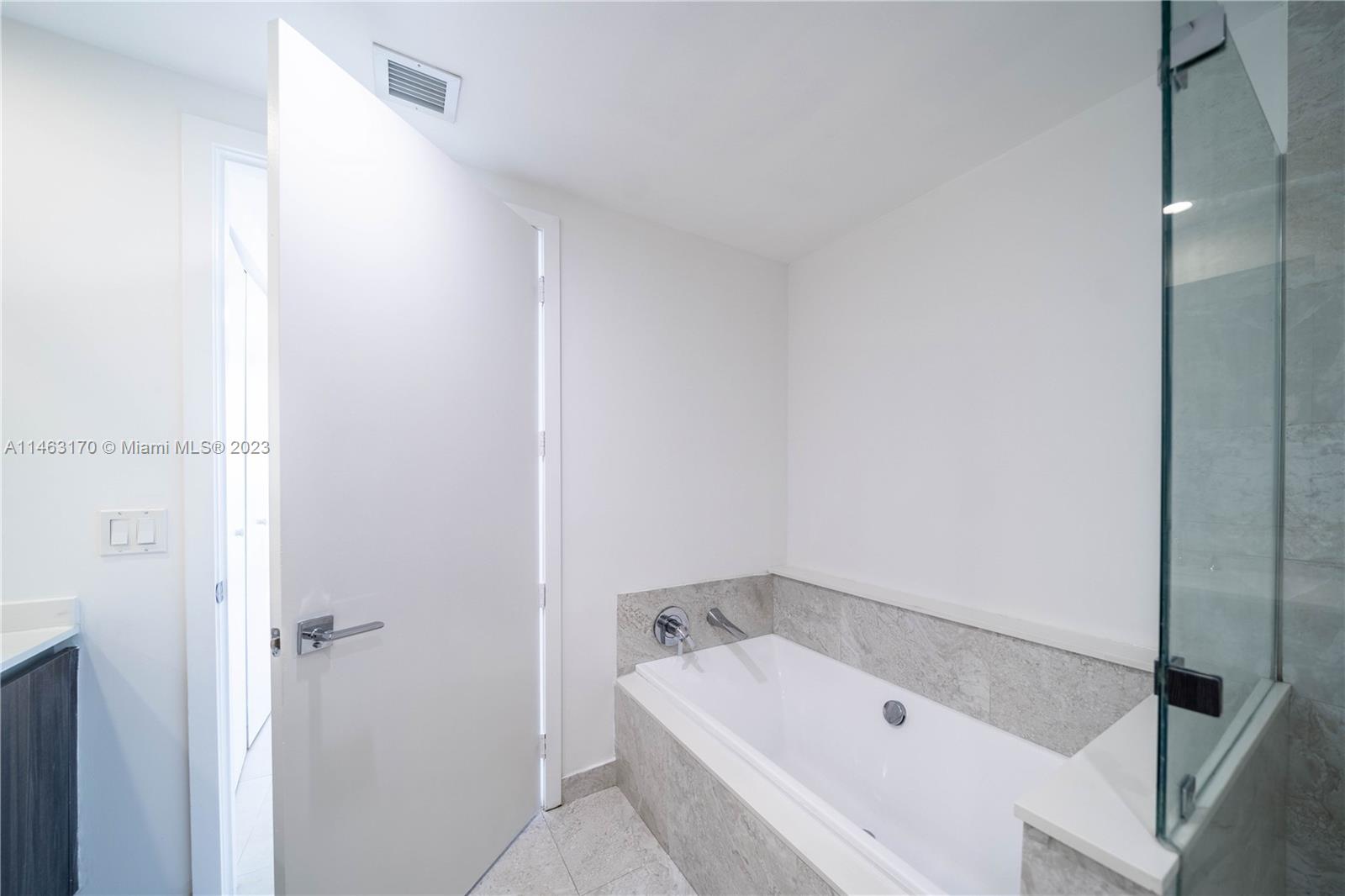 ARIA ON THE BAY CONDO - Residential
