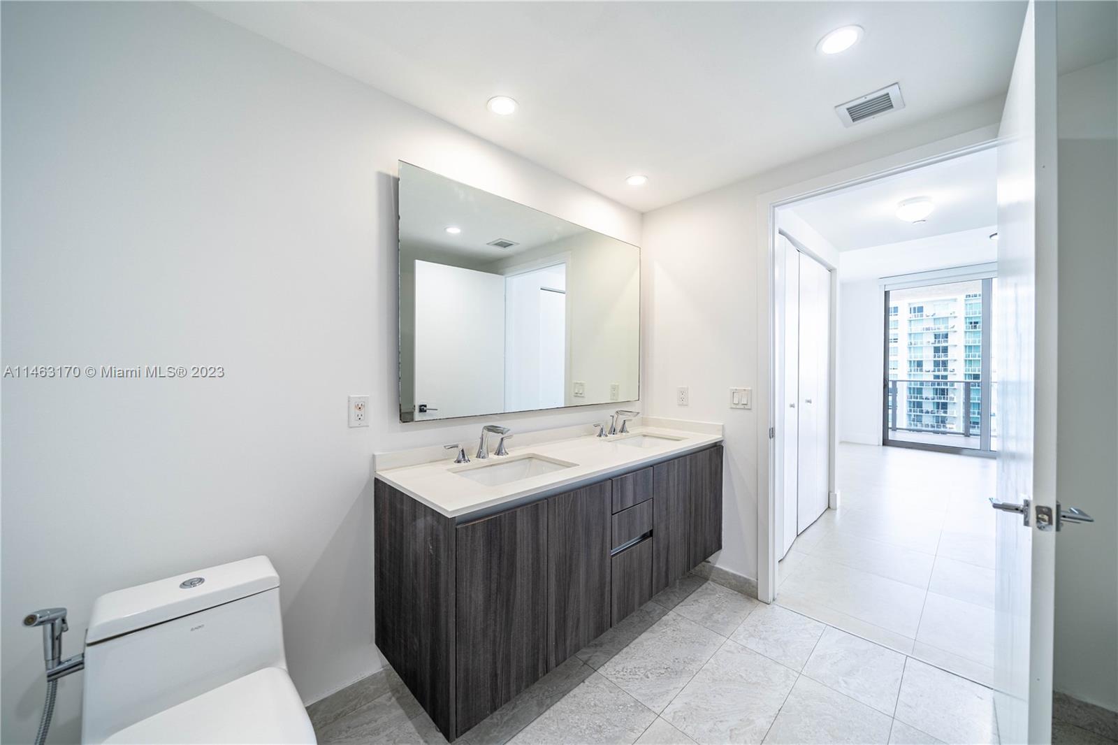 ARIA ON THE BAY CONDO - Residential
