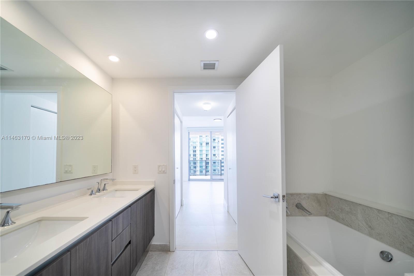 ARIA ON THE BAY CONDO - Residential