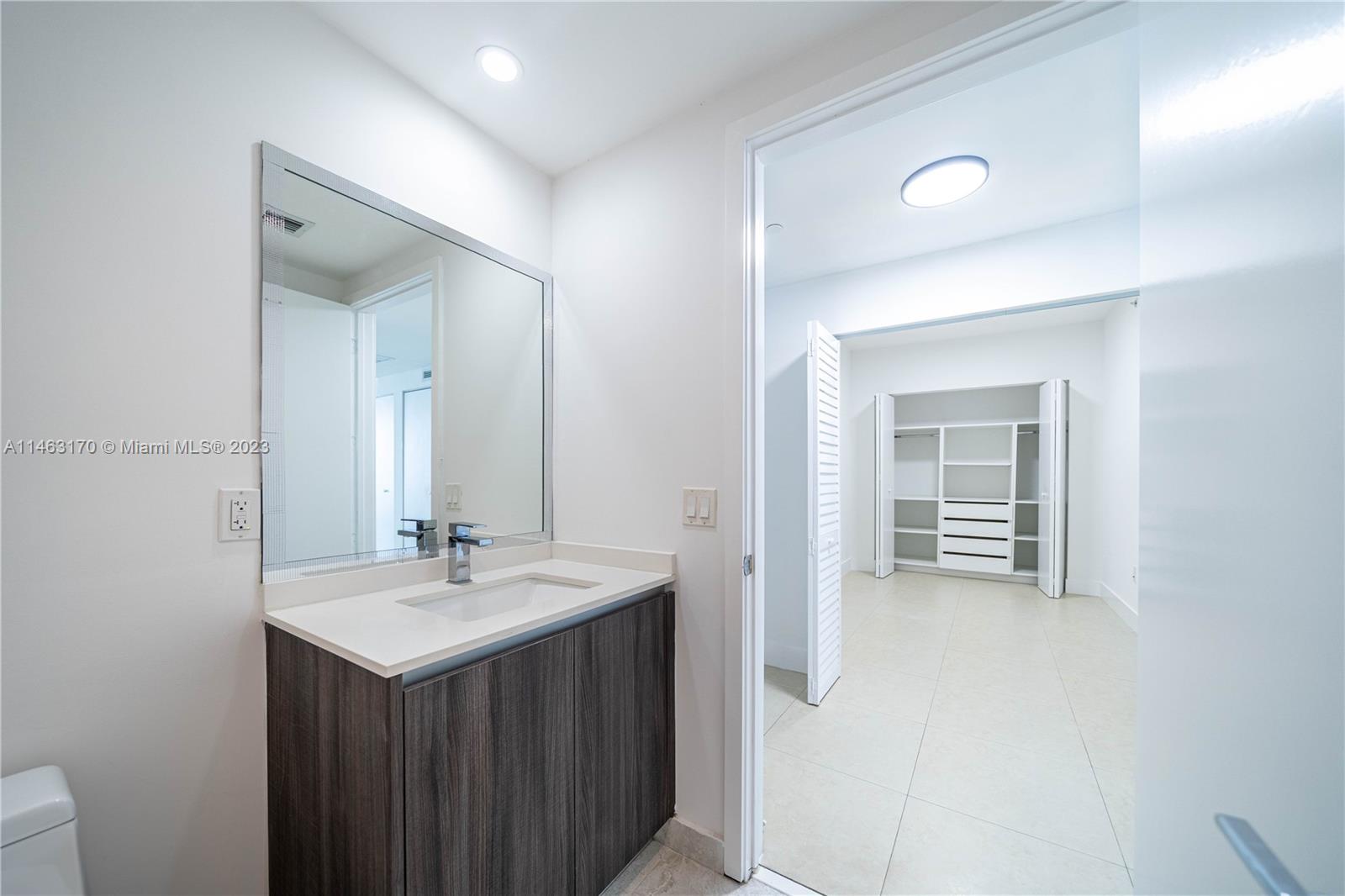 ARIA ON THE BAY CONDO - Residential