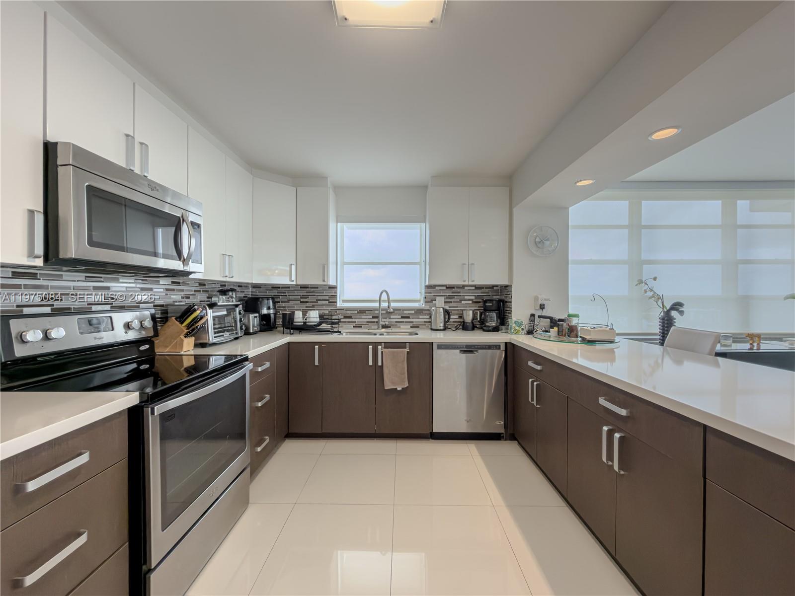 COMMODORE PLAZA CONDO - Residential