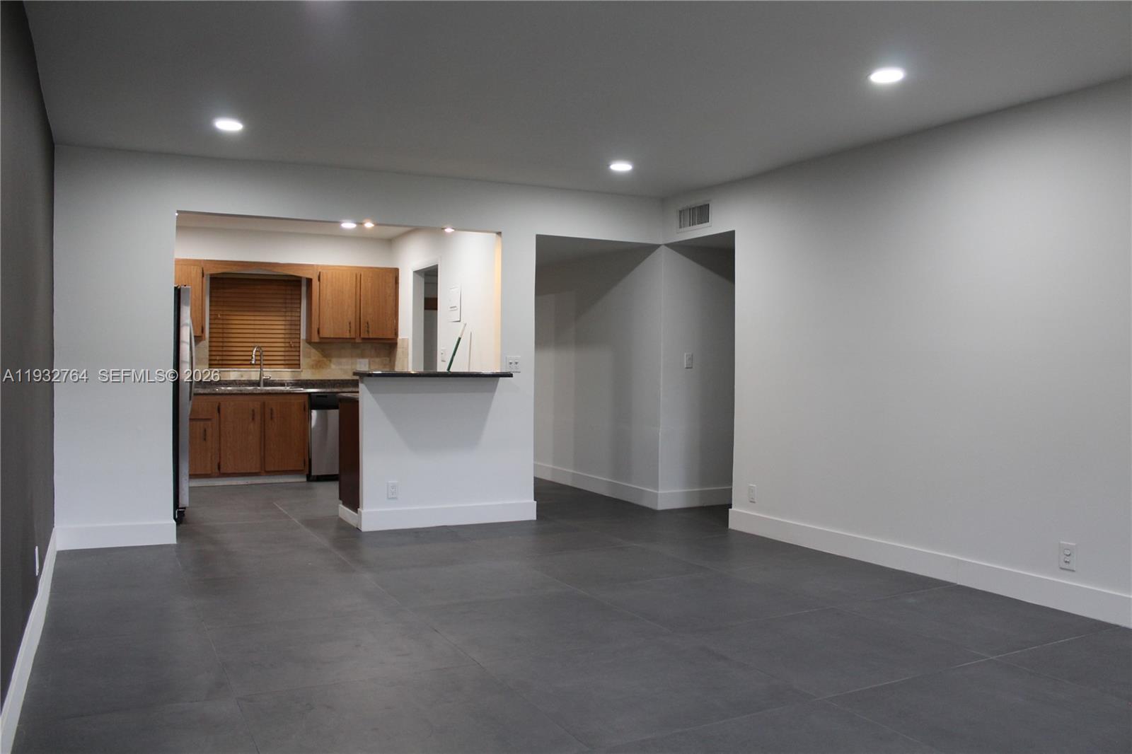 OAK HILLS CONDO NO V - Residential