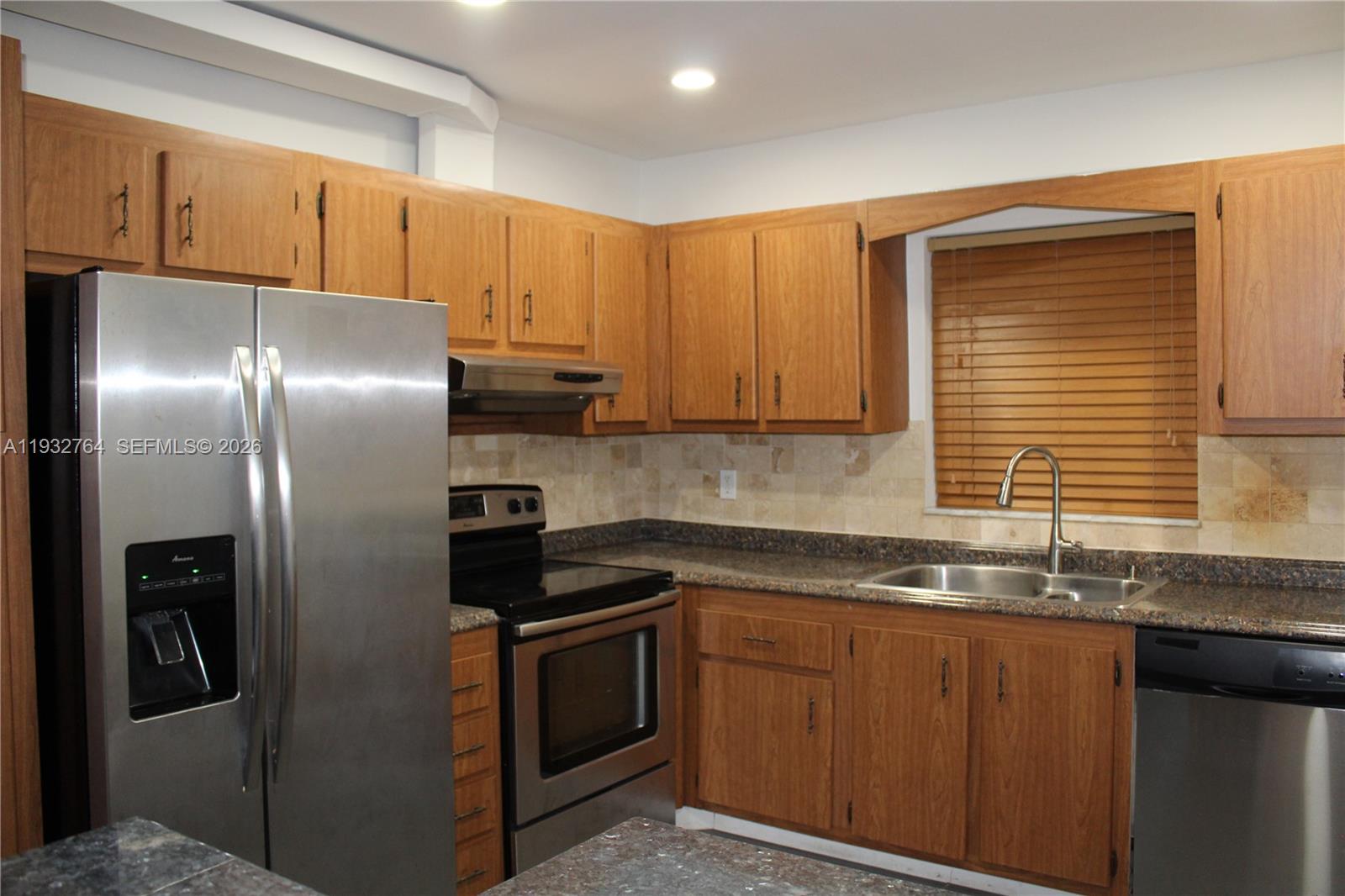 OAK HILLS CONDO NO V - Residential