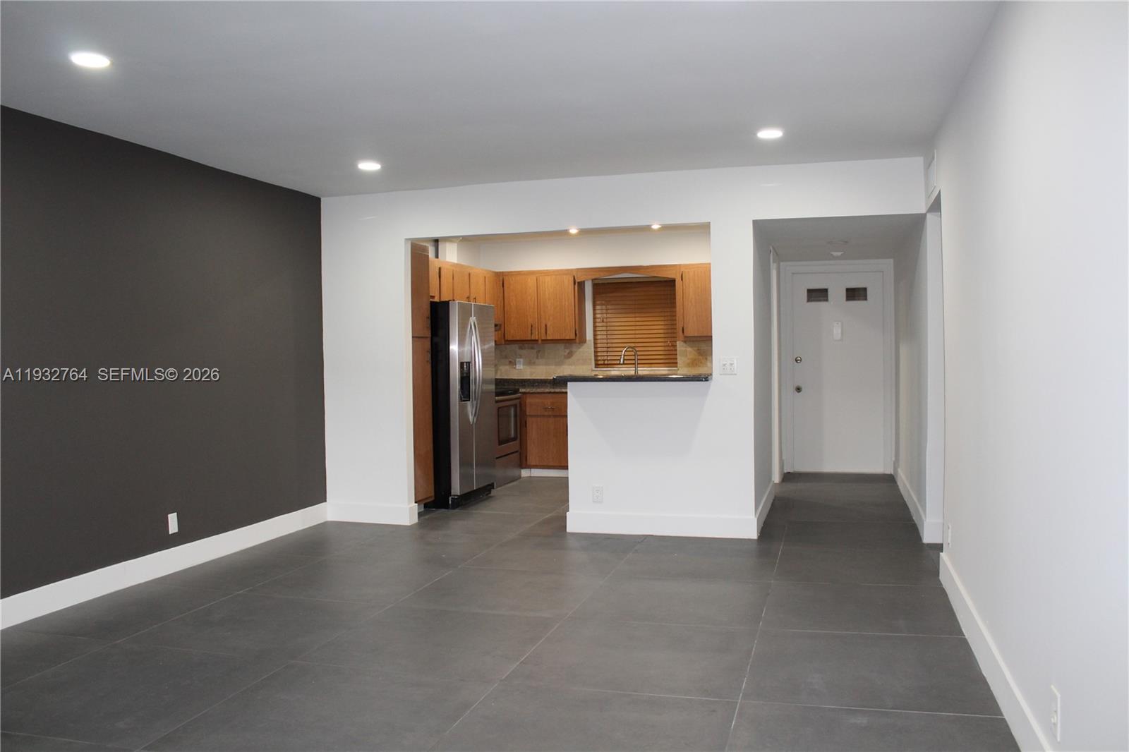 OAK HILLS CONDO NO V - Residential