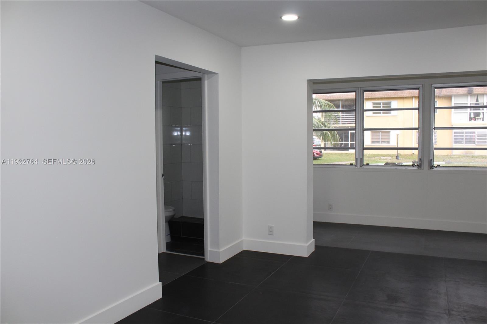 OAK HILLS CONDO NO V - Residential