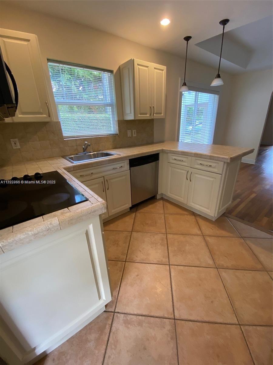 COUNTRY CLUB ESTATES SEC - Residential Lease