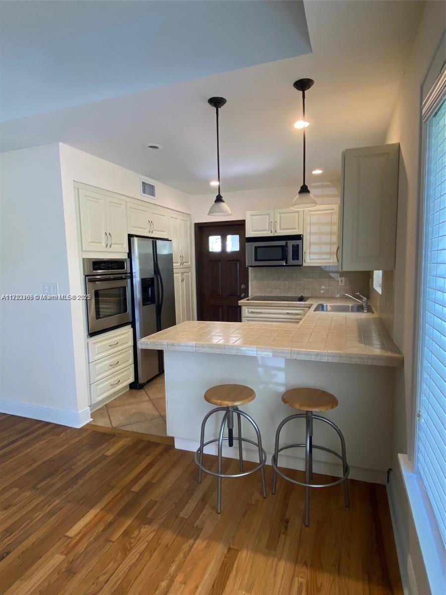 COUNTRY CLUB ESTATES SEC - Residential Lease