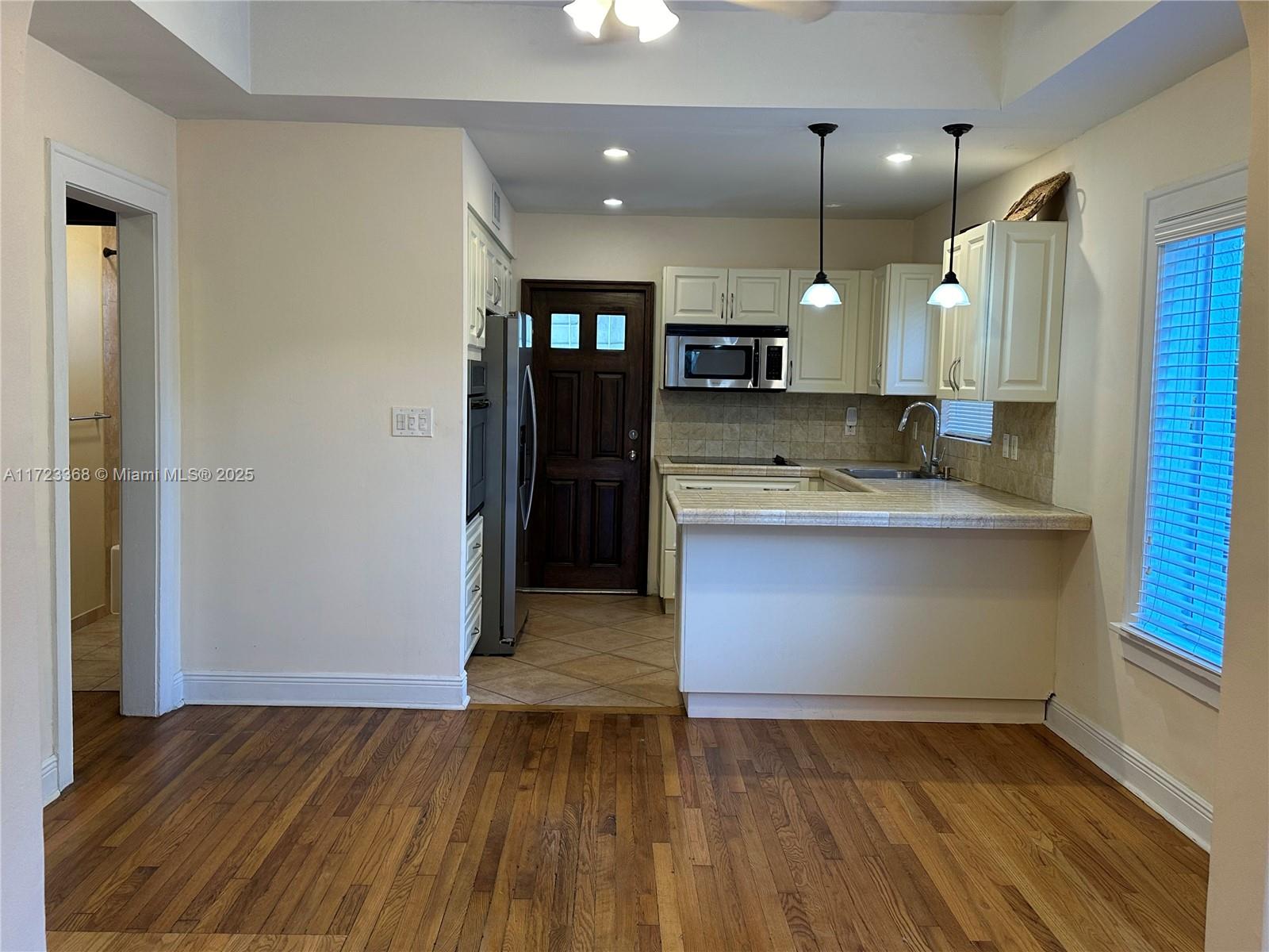 COUNTRY CLUB ESTATES SEC - Residential Lease