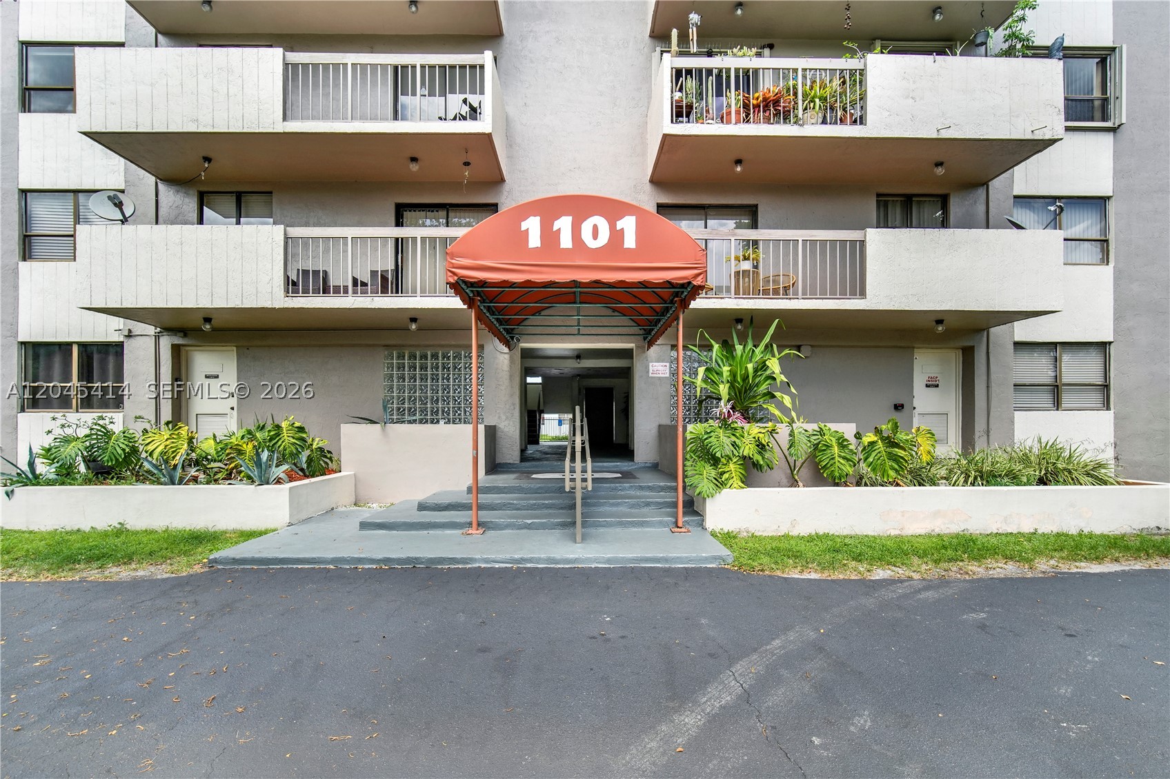 GARDEN LAKE TOWERS CONDO - Residential