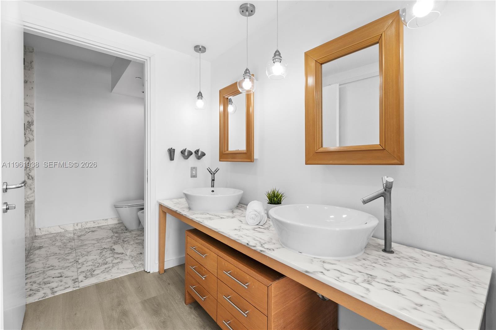 ICON CONDO - Residential