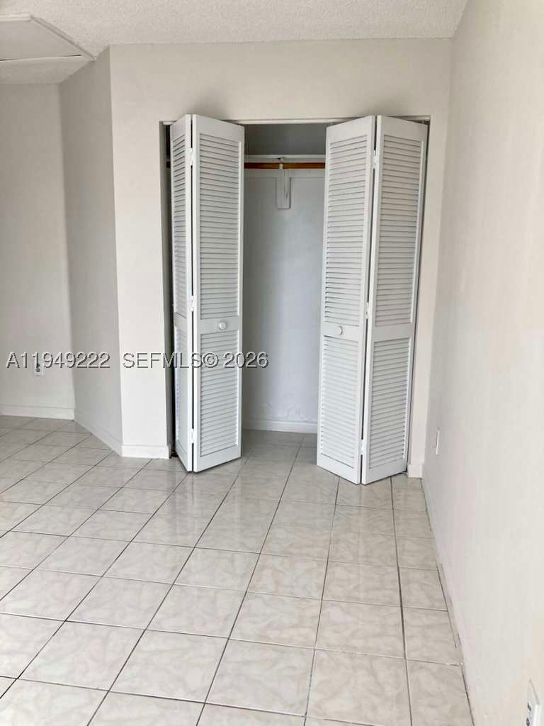 FT LAUDERDALE ESTATES 1ST - Residential Income
