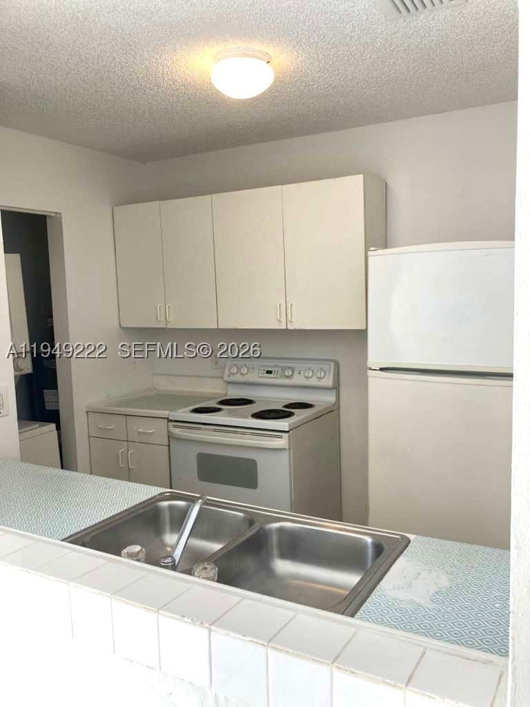 FT LAUDERDALE ESTATES 1ST - Residential Income