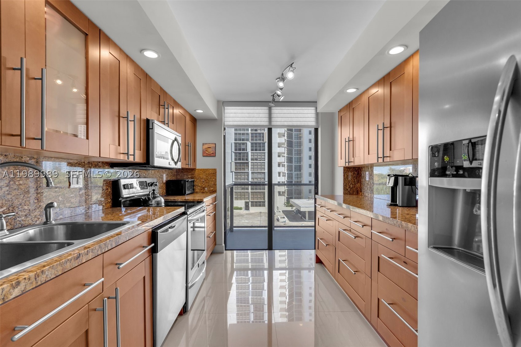 Corner residence with expansive windows and abundant natural light, located in the desirable Biscayne Cove Clipper in the heart of Aventura. Interior features include ceramic flooring throughout and laminate flooring in the bedrooms. The layout offers an eat-in kitchen and exceptional closet space, providing ample storage.
Amenities include two swimming pools (one heated), a hot tub, fitness center, yoga, media and game rooms, tennis courts, and more. Maintenance covers amenities, enhanced basic cable, water, pest control, and more. Pet-friendly building.
Prime location just minutes from the beach, Aventura Mall, Bal Harbour Shops, Gulfstream Park, fine dining, entertainment, and major airports. Zoned for highly rated schools including Aventura Charter School and Waterways K-8 Center / Michael Krop Senior High.