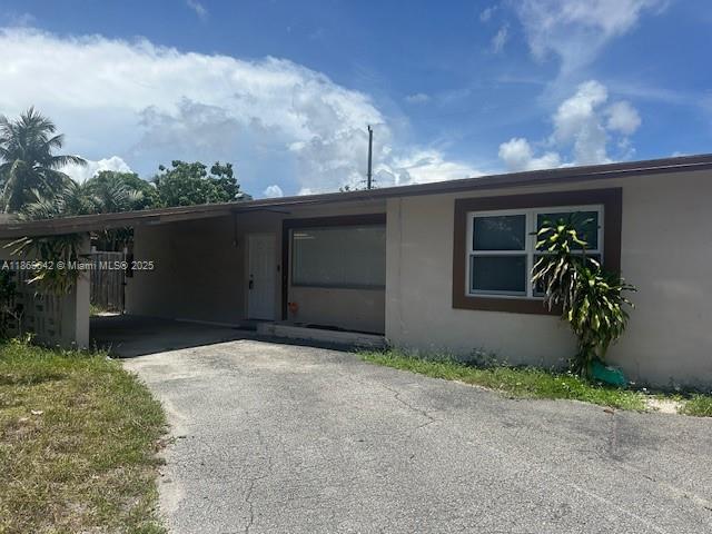 3 bedrooms and 1 bathroom, this home offers plenty of space for relaxation and comfort. The house comes fully equipped with a stove, refrigerator, microwave, and washer/dryer hookups making it easy for you to move in and start enjoying your new home right away.

Don't miss out on this fantastic opportunity to make this house your own. Whether you're looking for a peaceful retreat or a convenient location close to all the amenities Deerfield Beach has to offer, this house has it all. Schedule a viewing today and see for yourself the potential this home has to offer.
