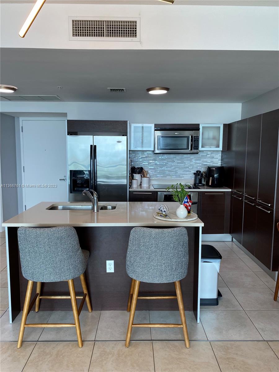 QUANTUM ON THE BAY CONDO - Residential